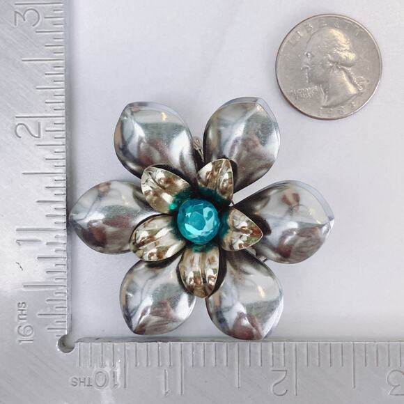 VTG Mid Century Brooch Aqua Rhinestone Layered Floral 1950s Silver Tone Pin - Picture 7 of 9